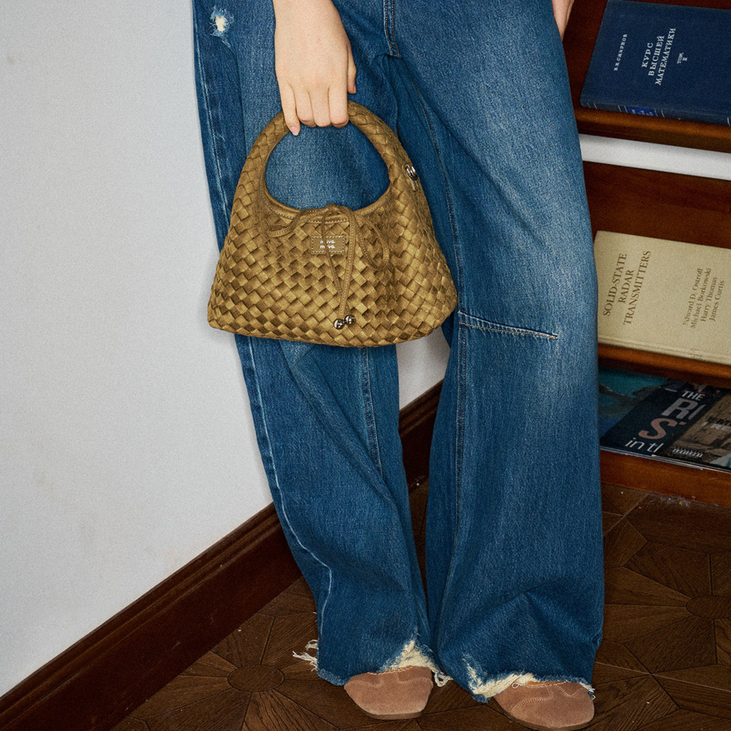 Muva Woven Mini Triangle Pouch Çanta