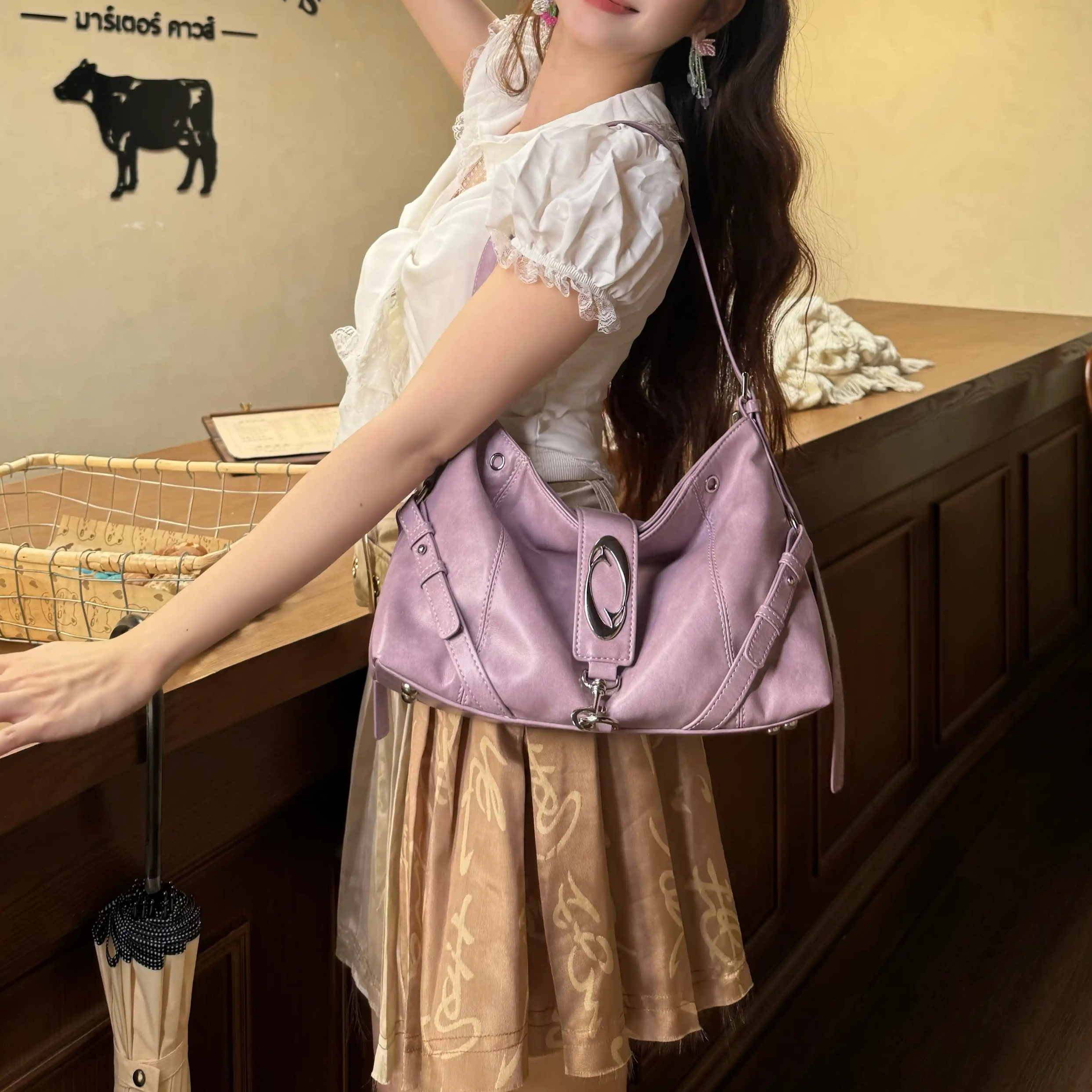 Cultivator Original Urban Crescent Hobo Çanta