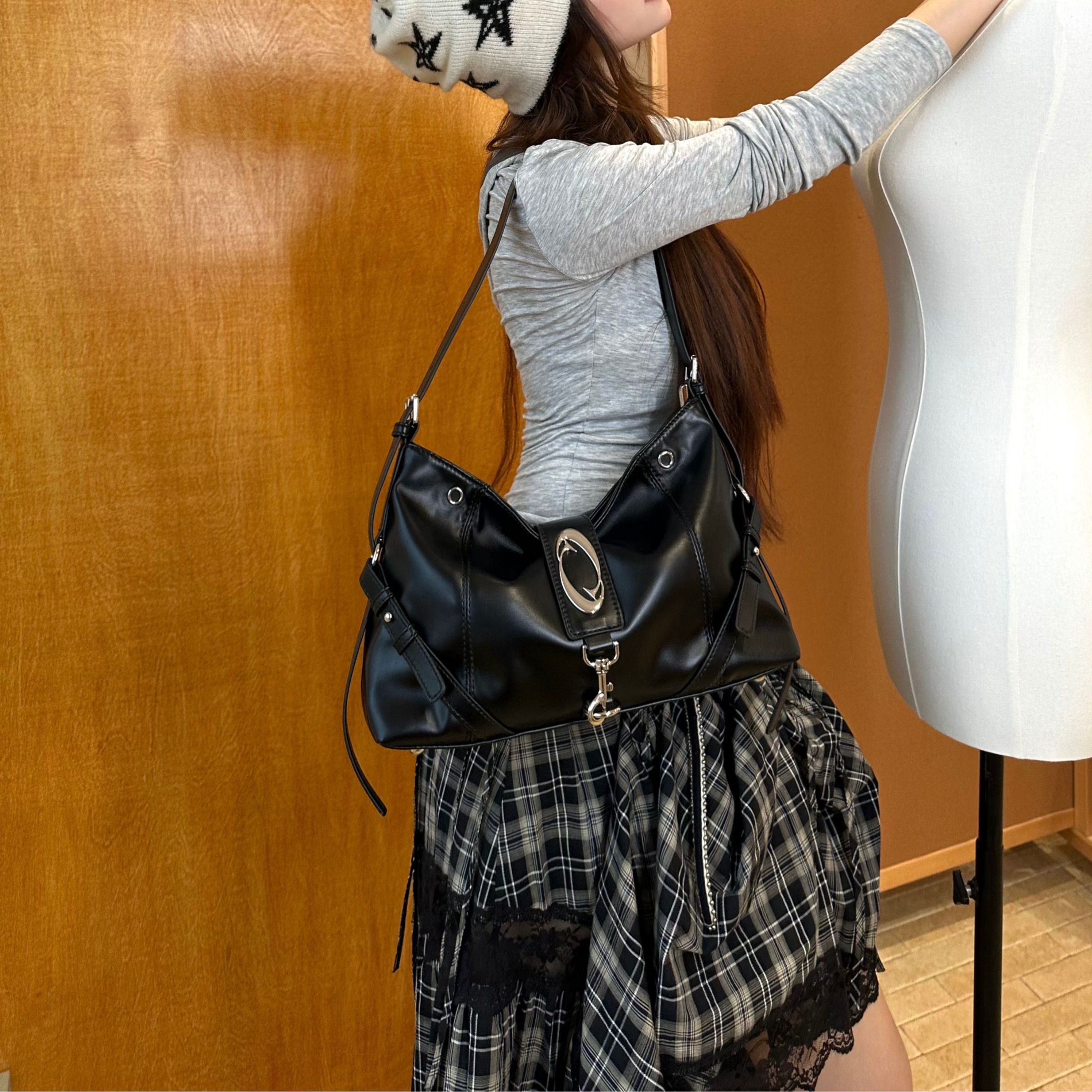 Cultivator Original Urban Crescent Hobo Çanta