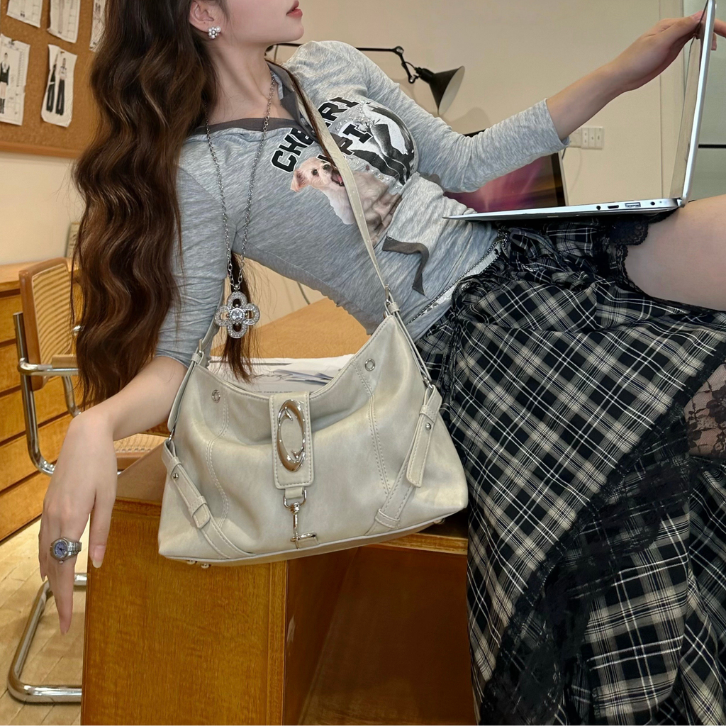 Cultivator Original Urban Crescent Hobo Çanta