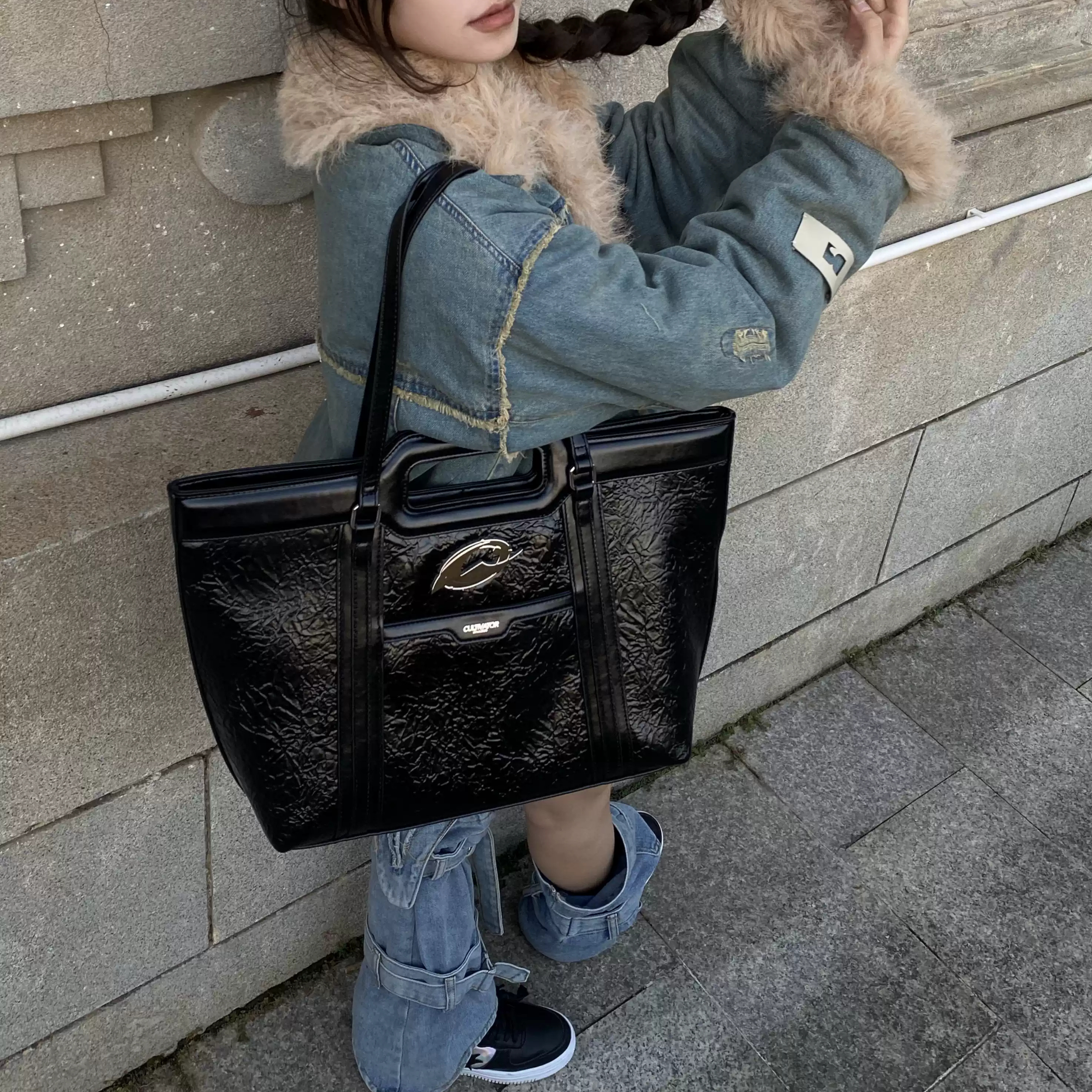 Cultivator Original Black Pleated Tote Çanta